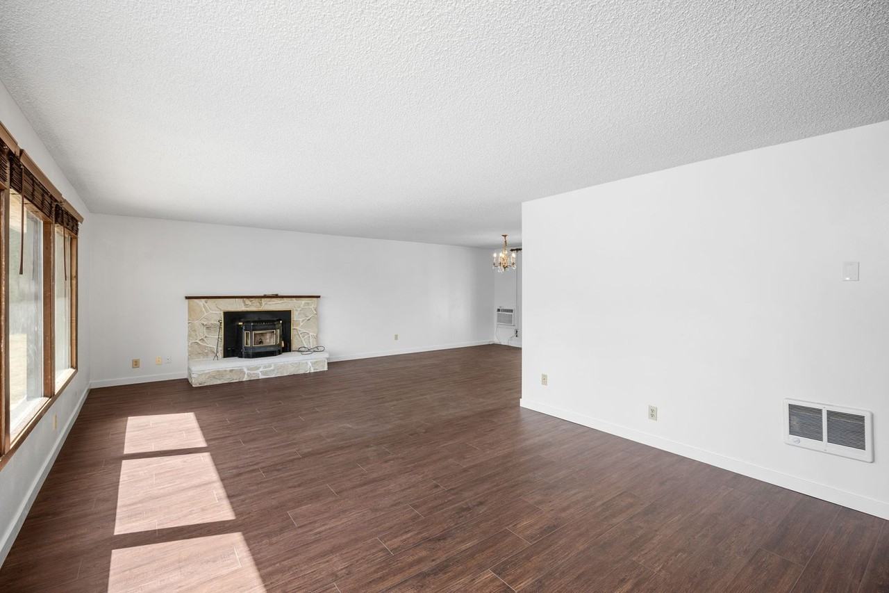 806 S Adams Rd - Photo 2 of 40
