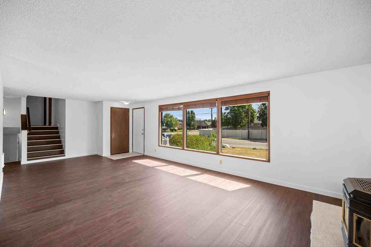 806 S Adams Rd - Photo 4 of 40