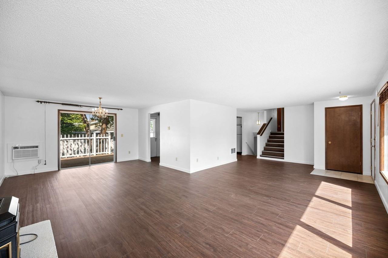 806 S Adams Rd - Photo 5 of 40