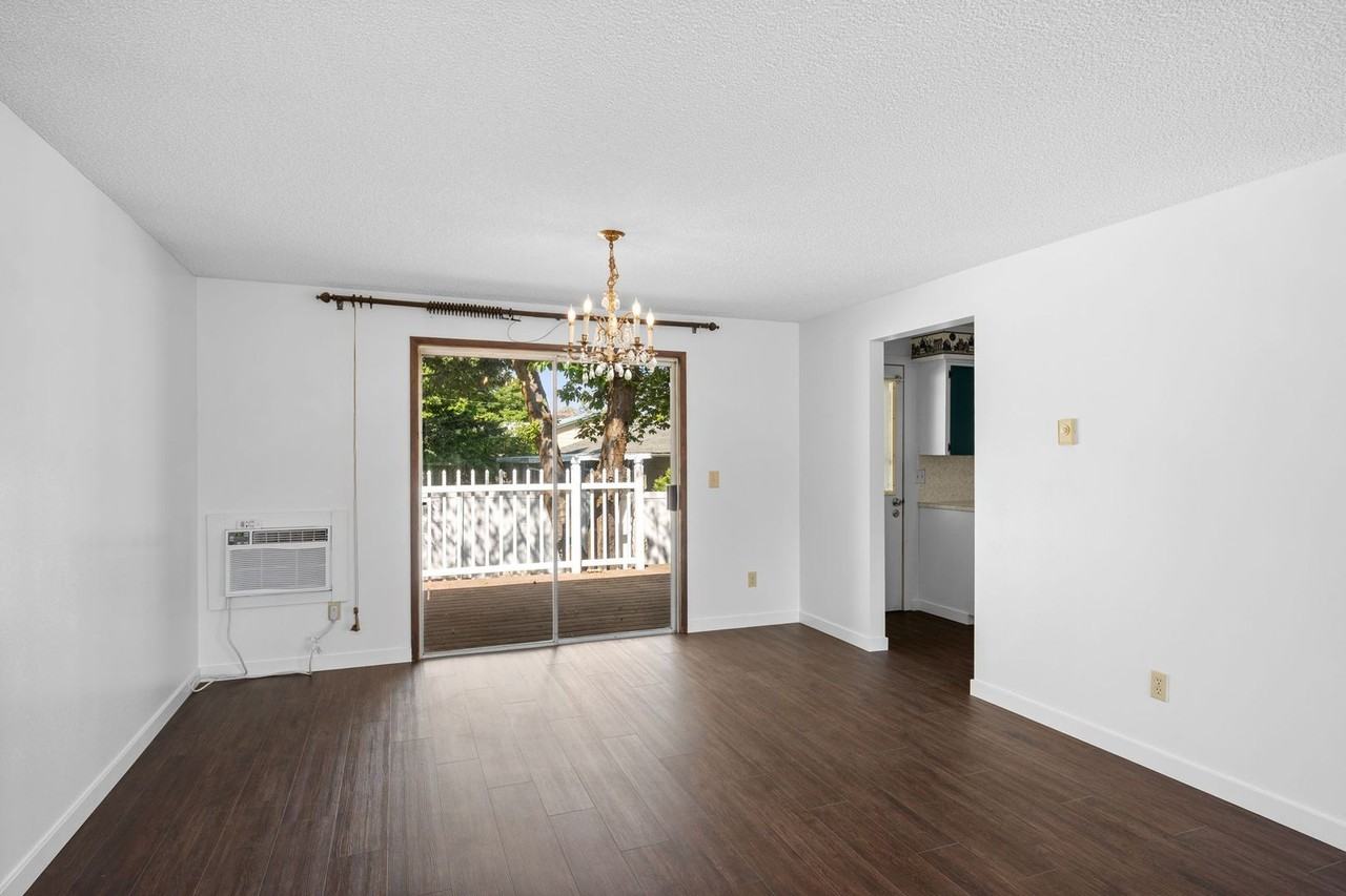 806 S Adams Rd - Photo 6 of 40
