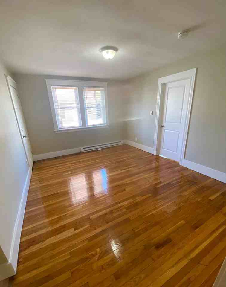39 Salem St #1 - Photo 3 of 6