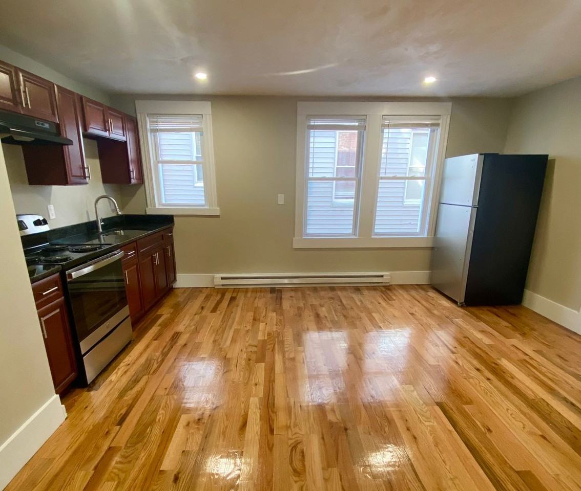 39 Salem St #1 - Photo 6 of 6