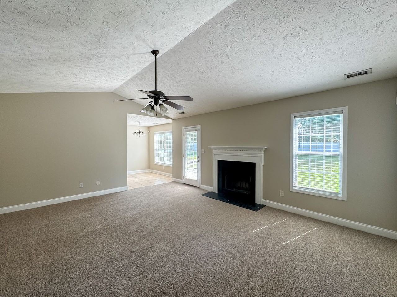 274 Sanford Ct - Photo 2 of 26