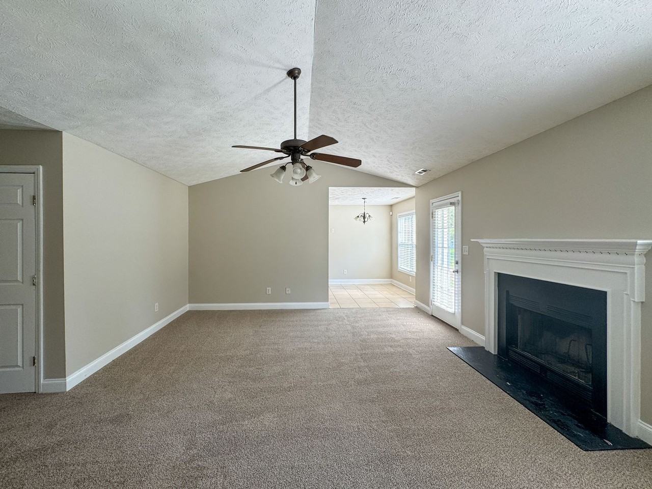 274 Sanford Ct - Photo 3 of 26