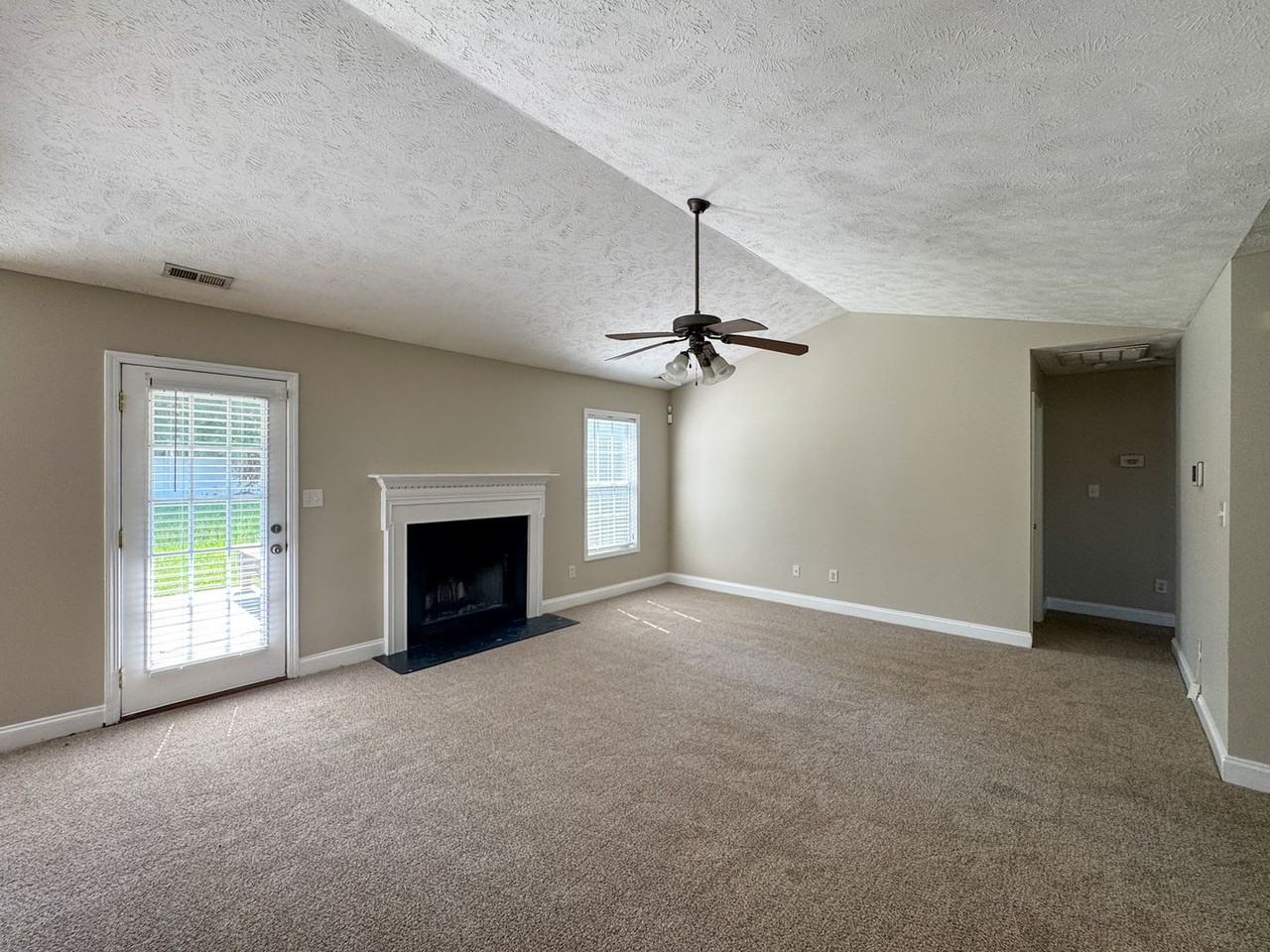 274 Sanford Ct - Photo 4 of 26