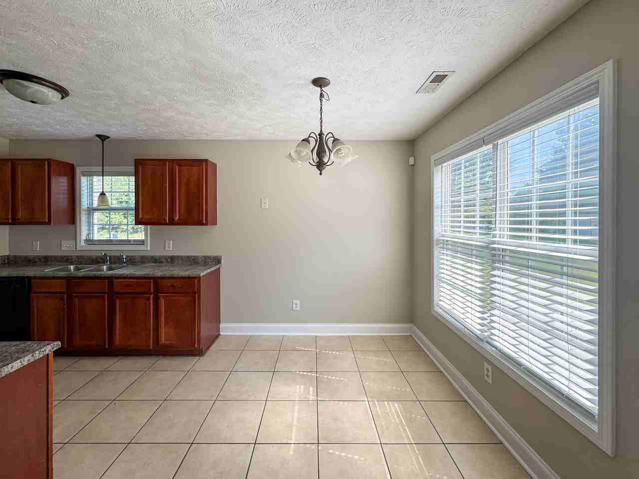 274 Sanford Ct - Photo 6 of 26