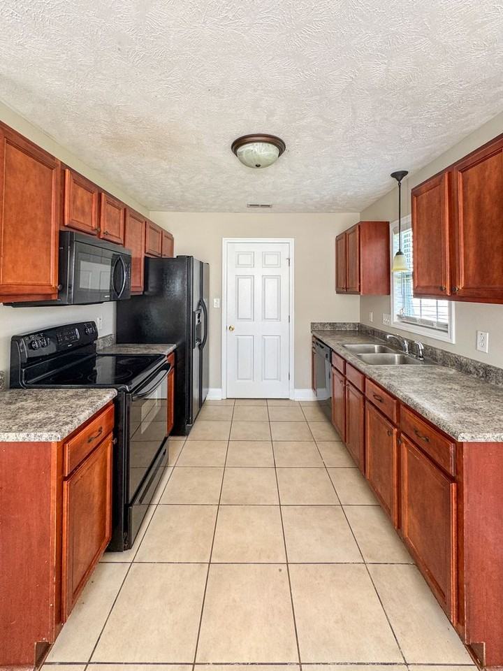 274 Sanford Ct - Photo 7 of 26