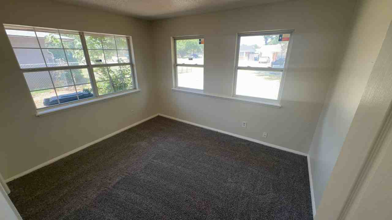 332 Nw 83rd St - Photo 4 of 6