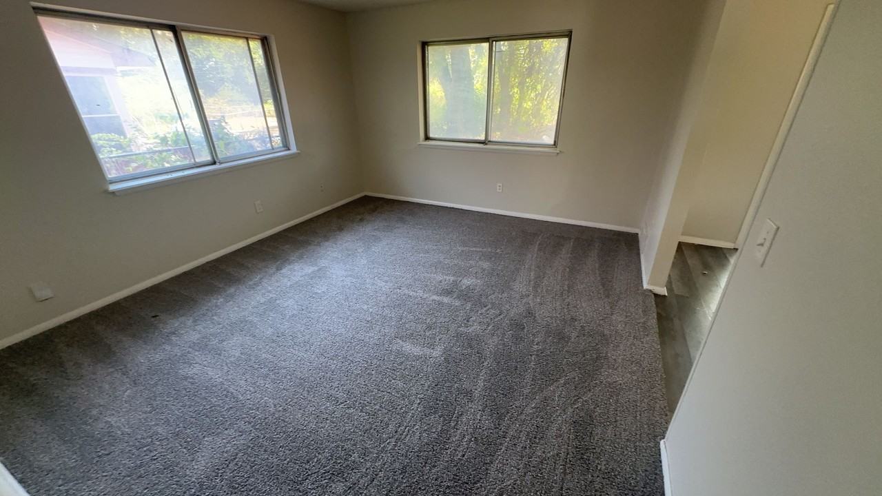 332 Nw 83rd St - Photo 5 of 6