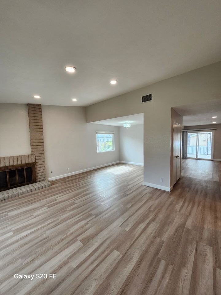9987 Holly St - Photo 7 of 39
