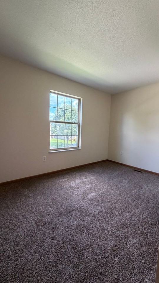 1040 Steeplebush Dr - Photo 2 of 13