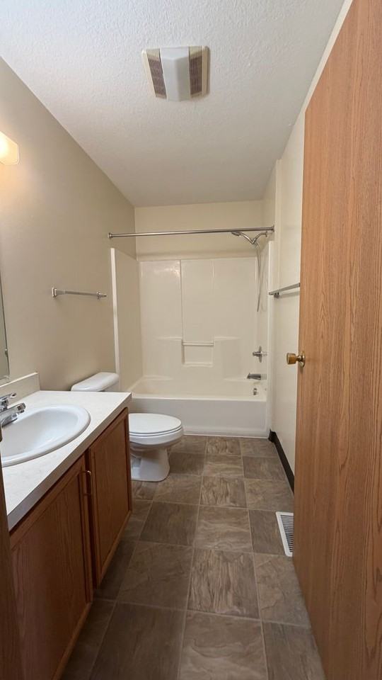 1040 Steeplebush Dr - Photo 4 of 13