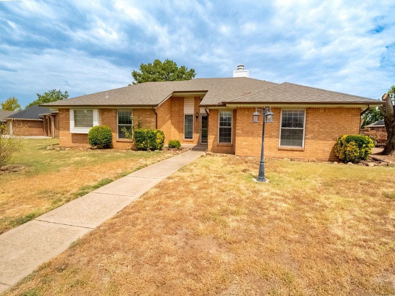 3201 Creekwood Ct - Photo 2 of 48