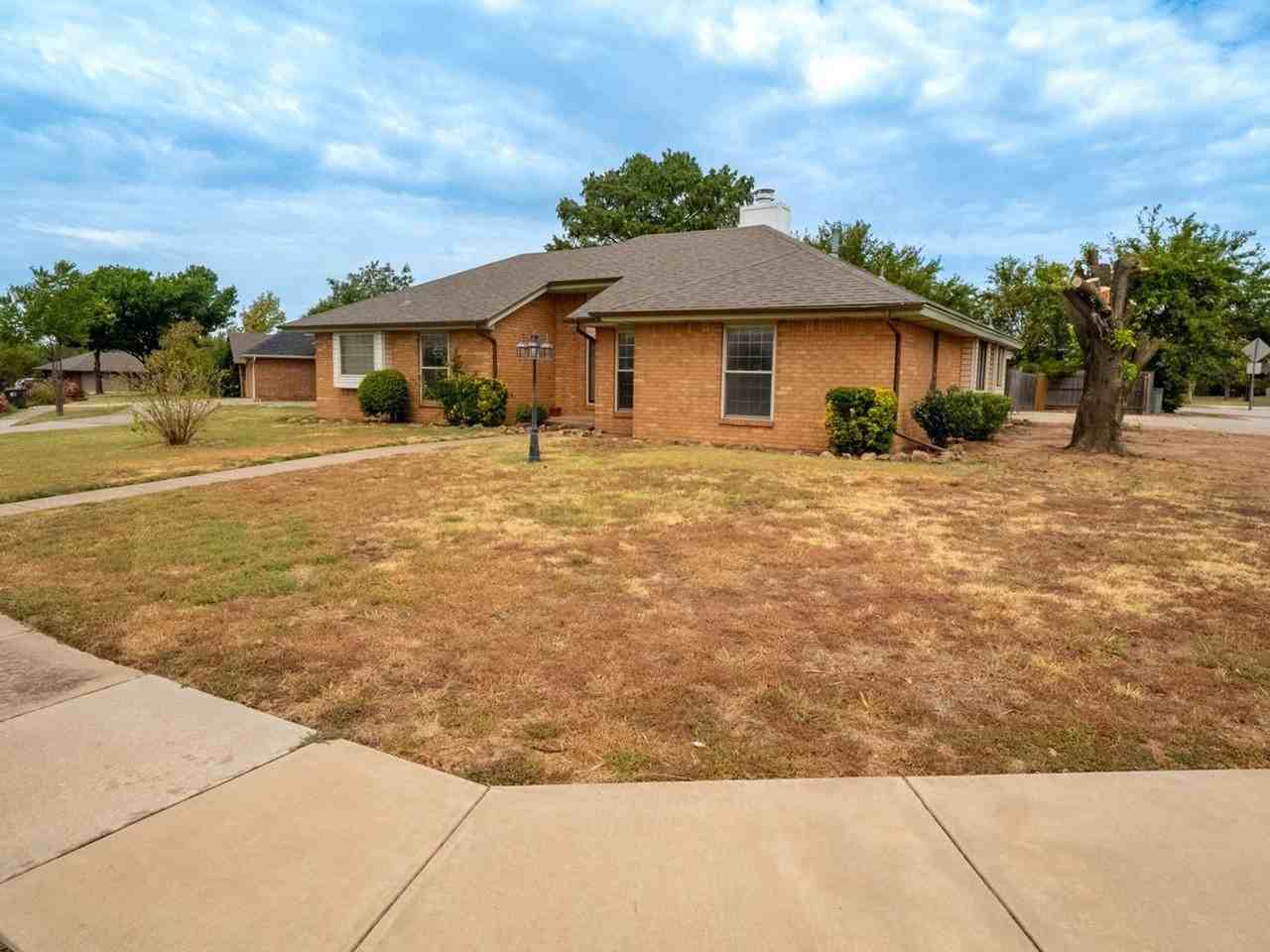 3201 Creekwood Ct - Photo 3 of 48