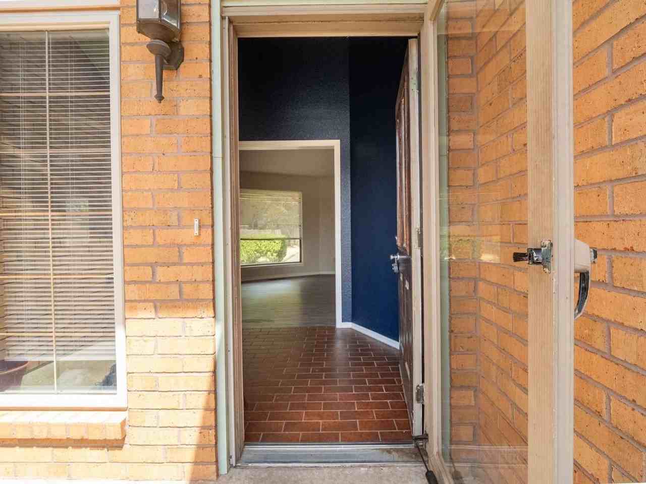 3201 Creekwood Ct - Photo 5 of 48