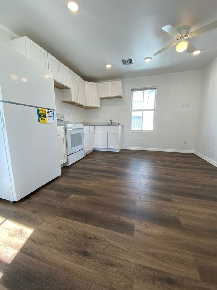 639 6th St - Photo 2 of 15