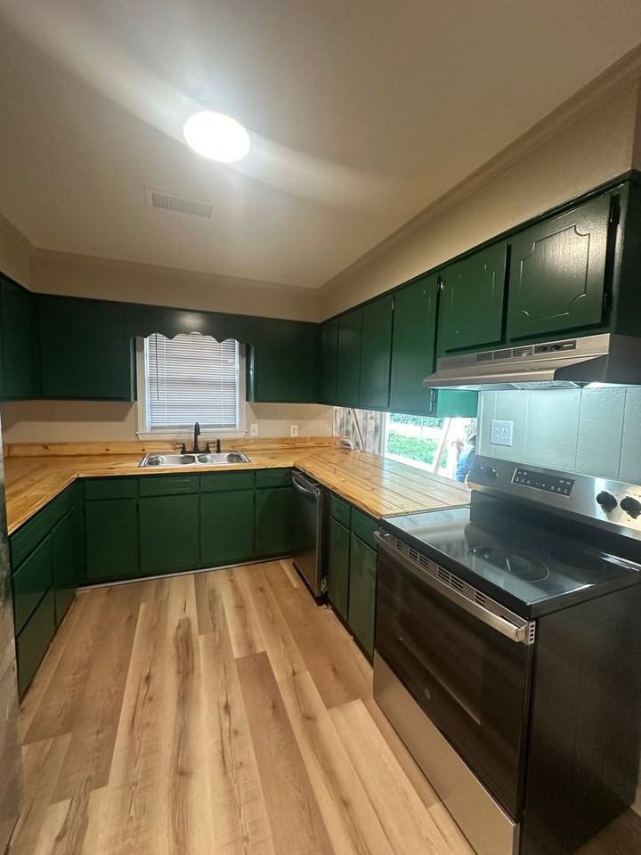 804 Adams St - Photo 4 of 27