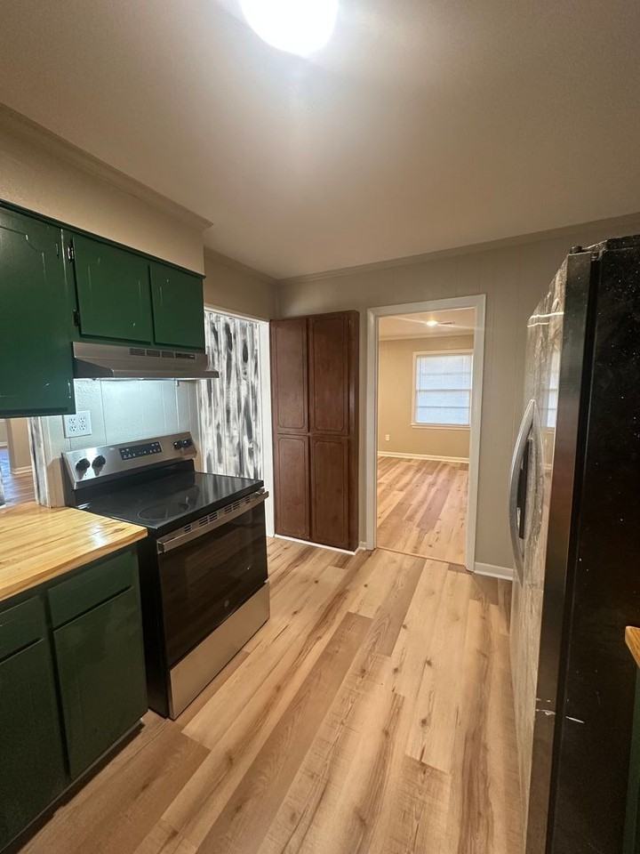 804 Adams St - Photo 5 of 27