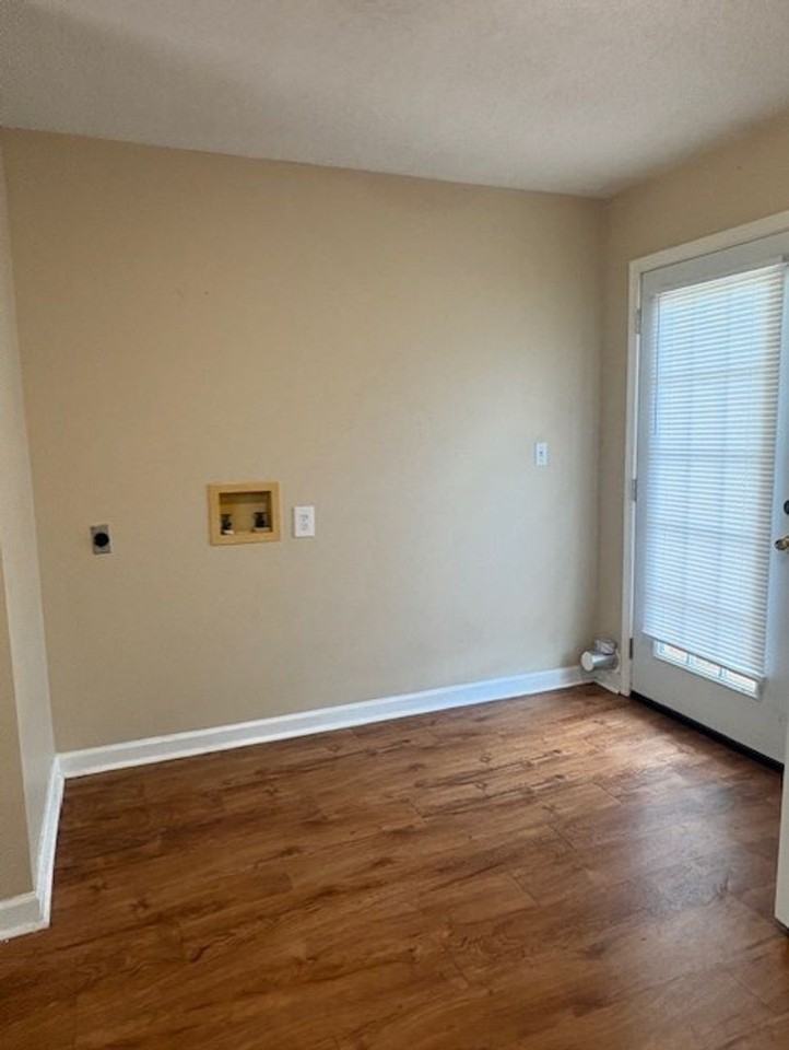 25137 York Dr - Photo 3 of 8