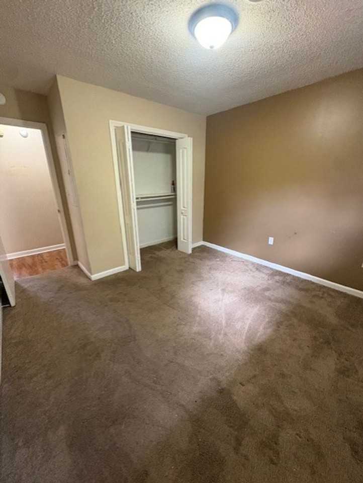 25137 York Dr - Photo 6 of 8