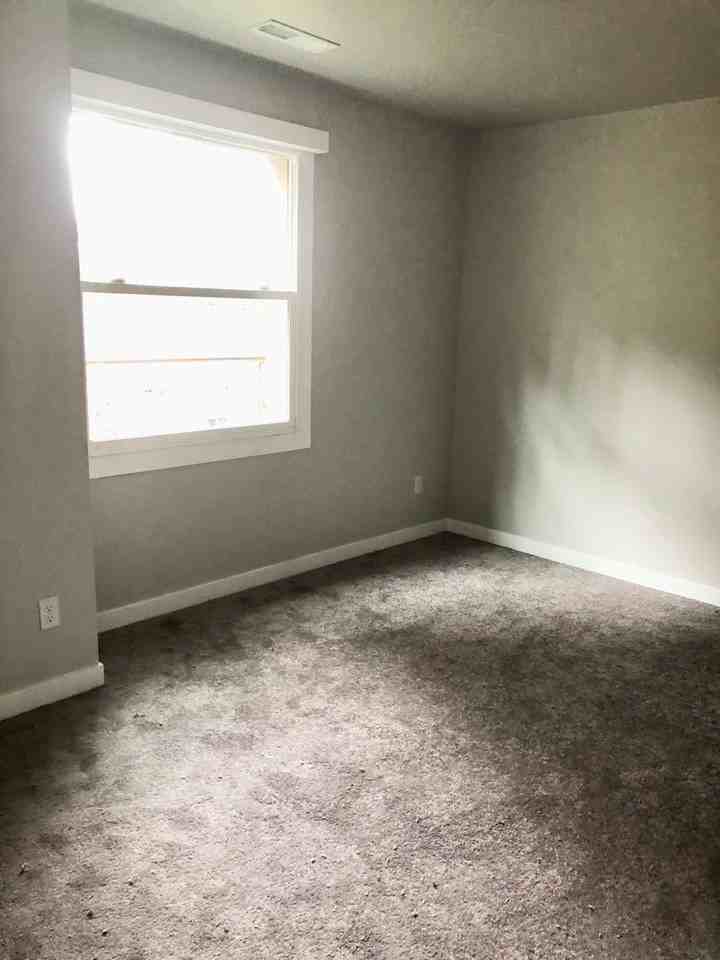 173 Ne 162nd Ave - Photo 6 of 18