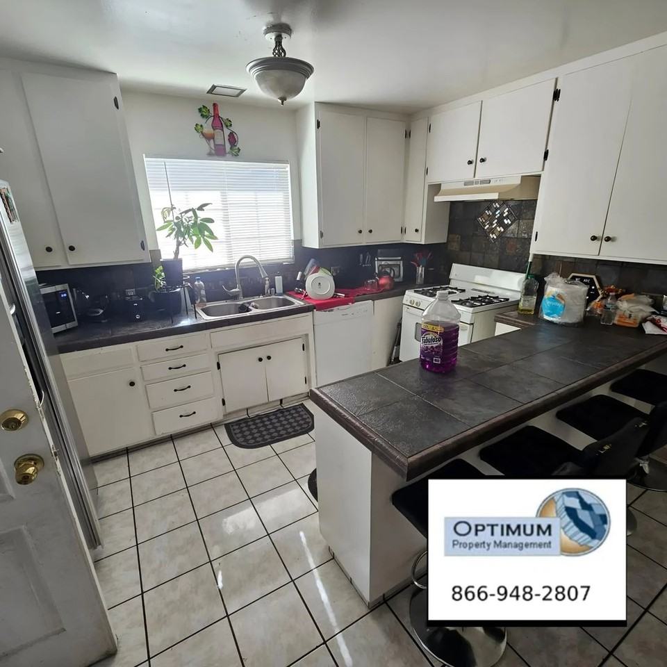 16276 Yucca Ave - Photo 7 of 9