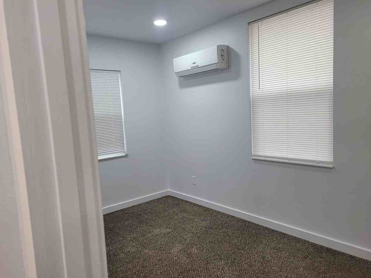 3306 Derby St - Photo 6 of 15