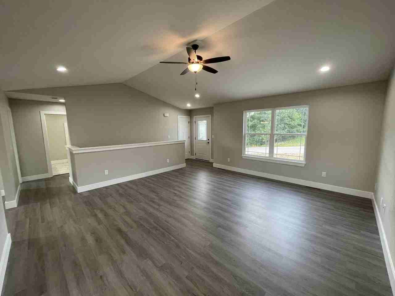 108 Kennedy Ct - Photo 3 of 29