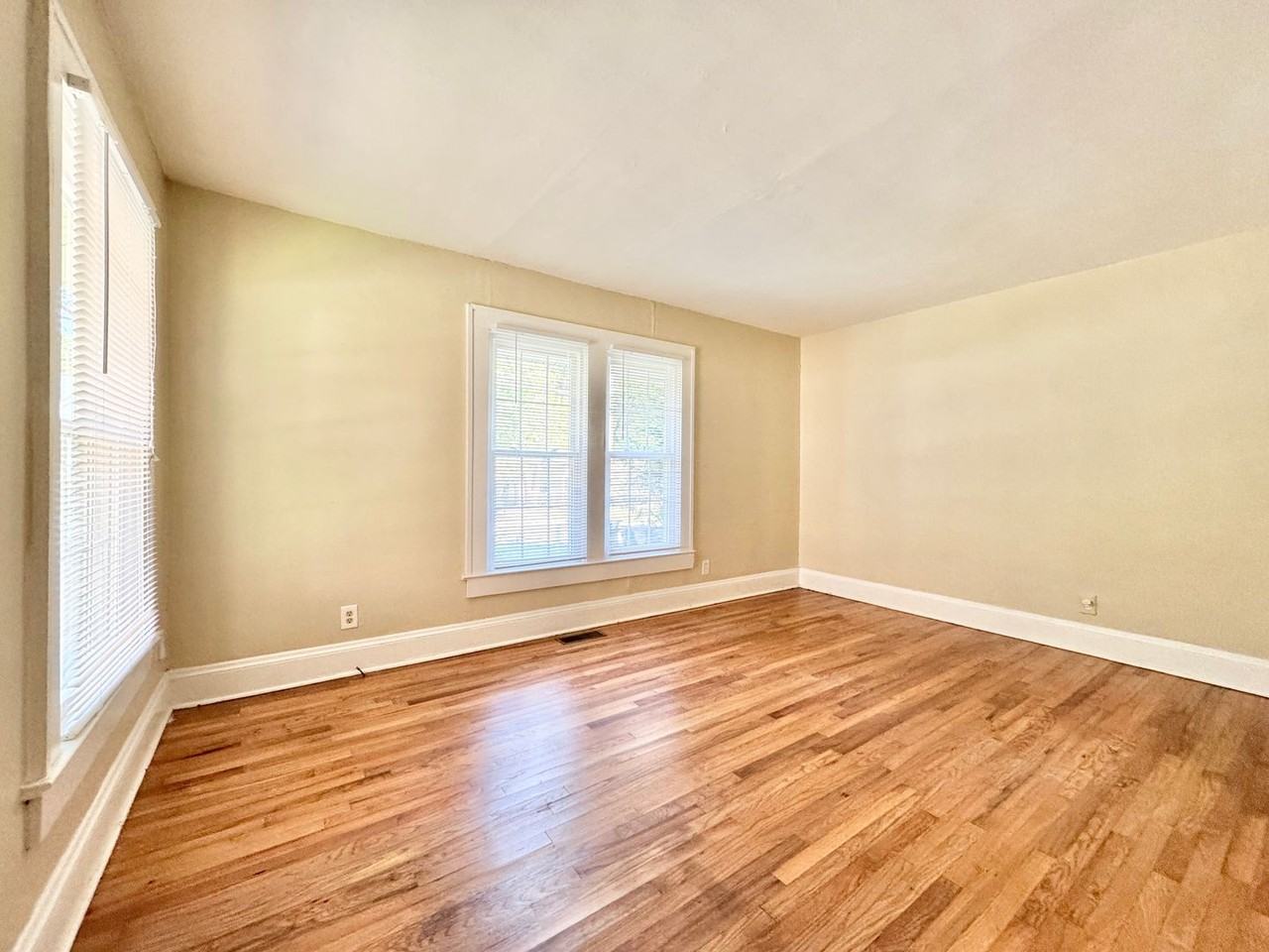 920 Lexington Ave - Photo 3 of 10