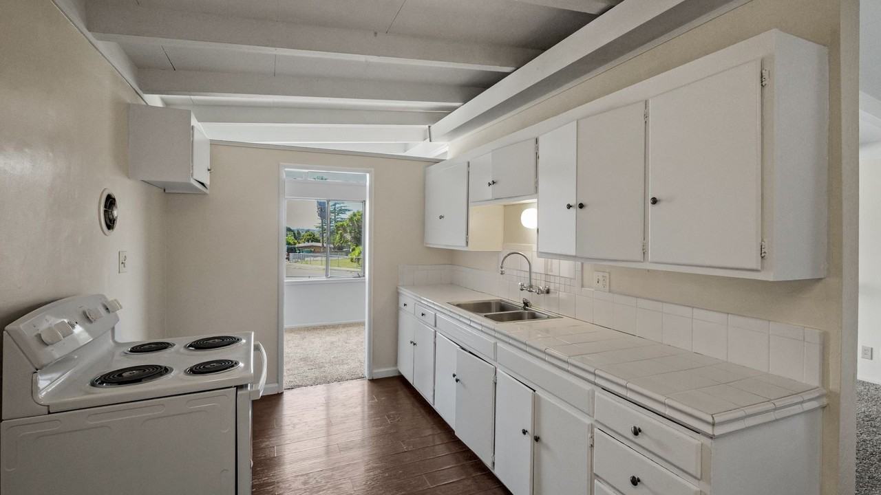 202 Arguello Ave - Photo 5 of 11
