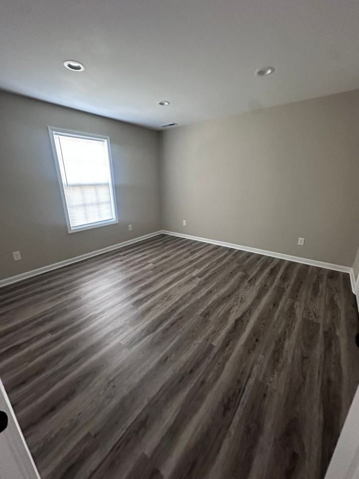 400 Sanderson Dr - Photo 6 of 6