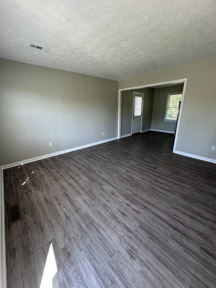 7043 Forest Park Blvd - Photo 2 of 7