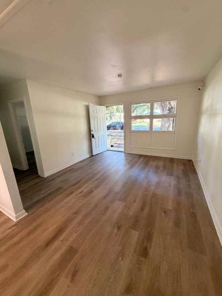 6459 Barker Dr N - Photo 5 of 8