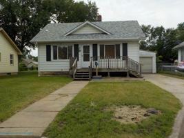 featured image of 815 W 7th St