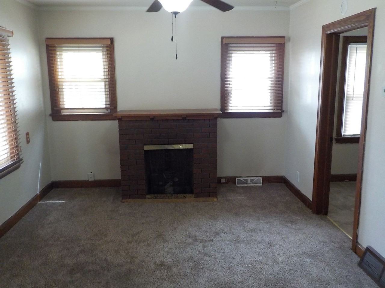 815 W 7th St - Photo 2 of 18