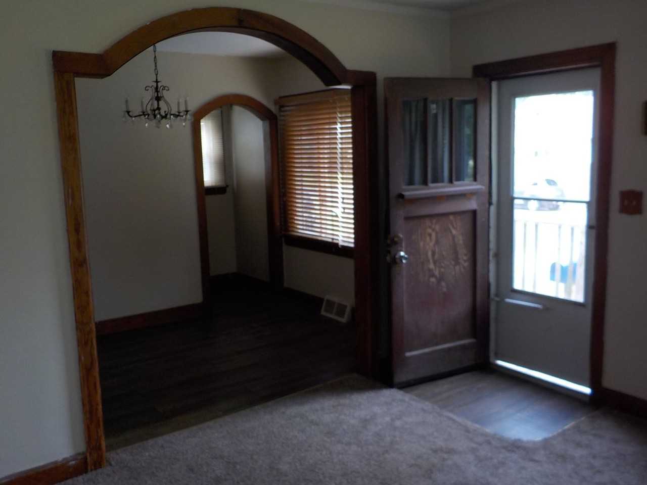 815 W 7th St - Photo 3 of 18