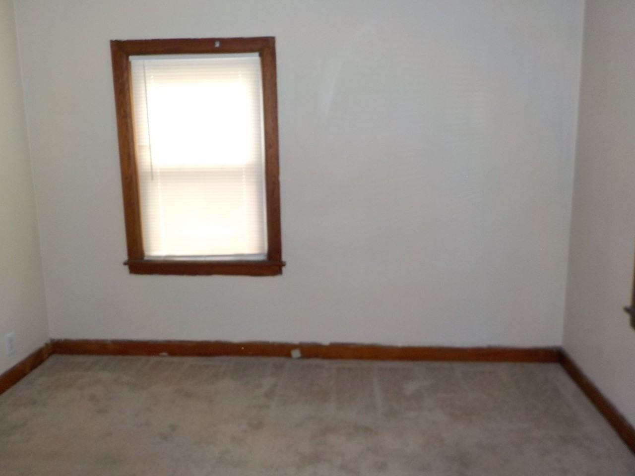 815 W 7th St - Photo 5 of 18