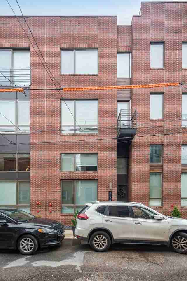 2109 League Ct - Photo 3 of 46