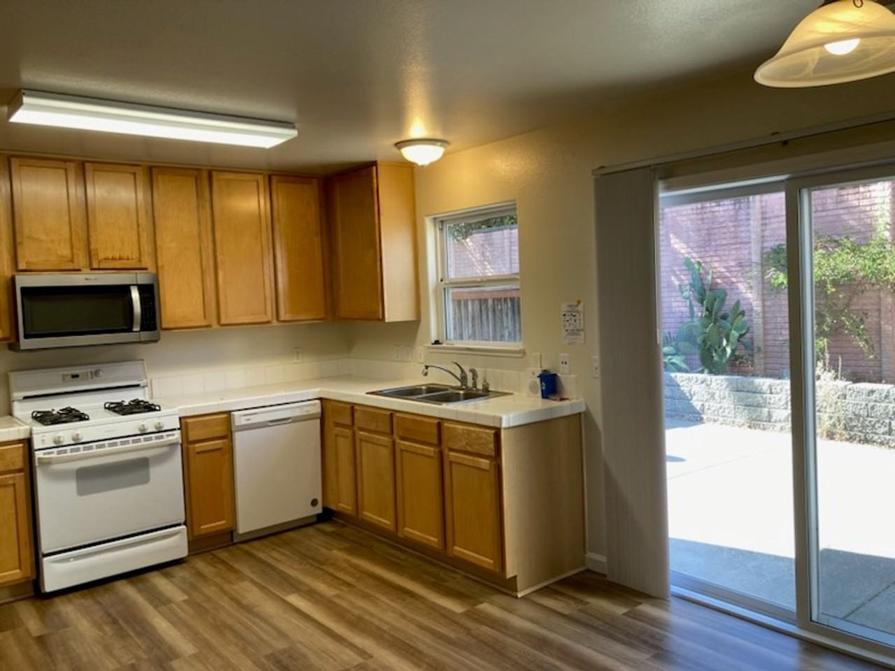 2812 Bay Village Ave - Photo 2 of 15