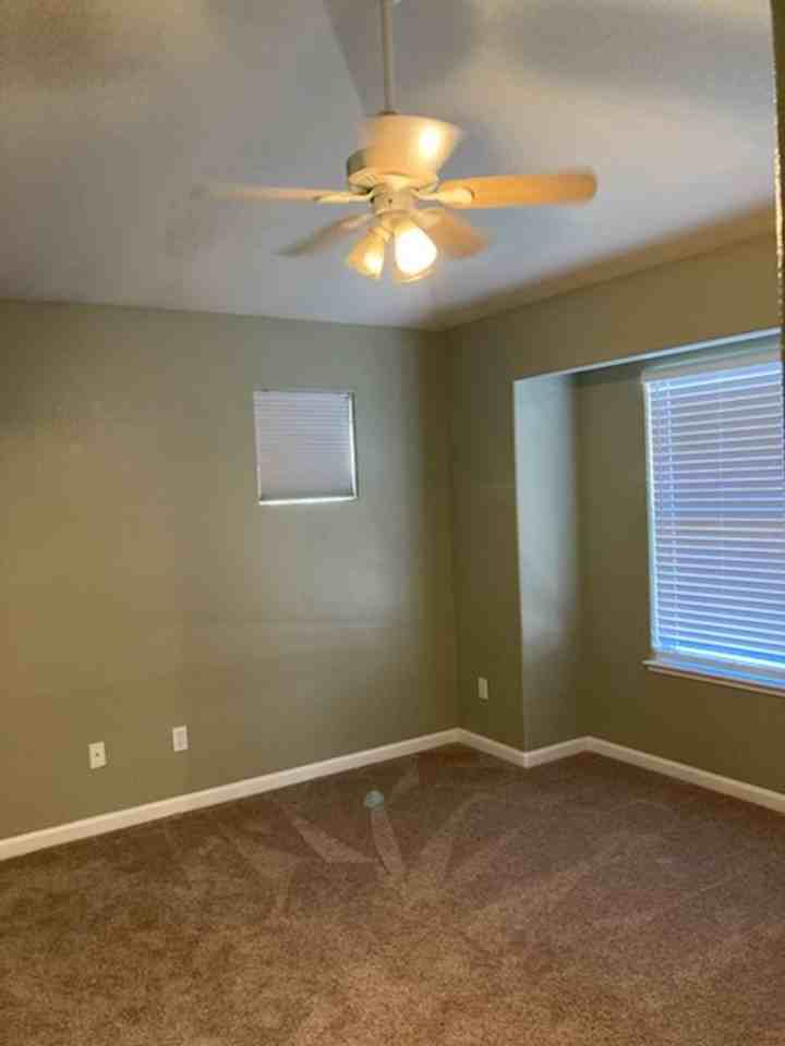 2812 Bay Village Ave - Photo 4 of 15