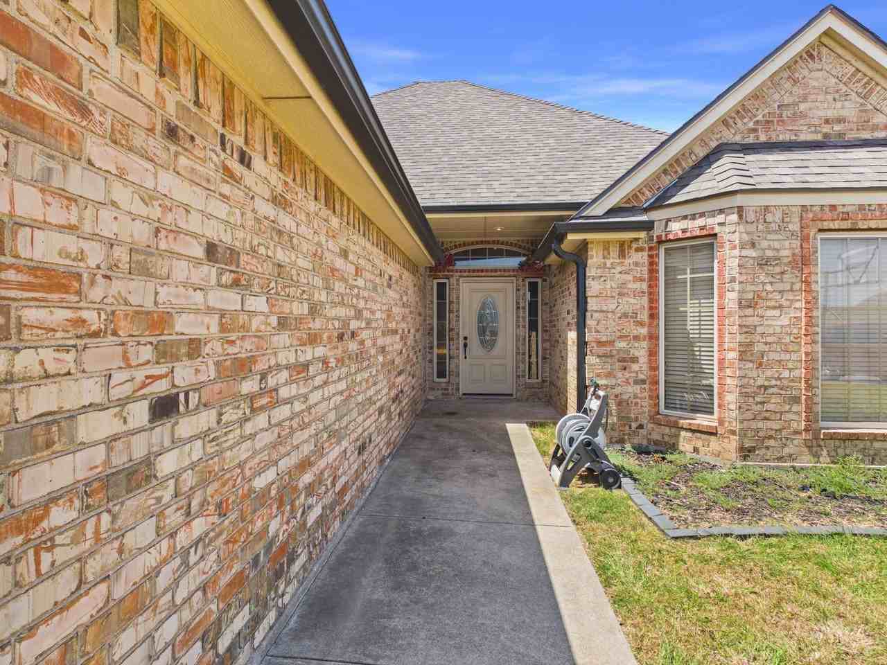 319 Sw Coral Ave - Photo 2 of 25