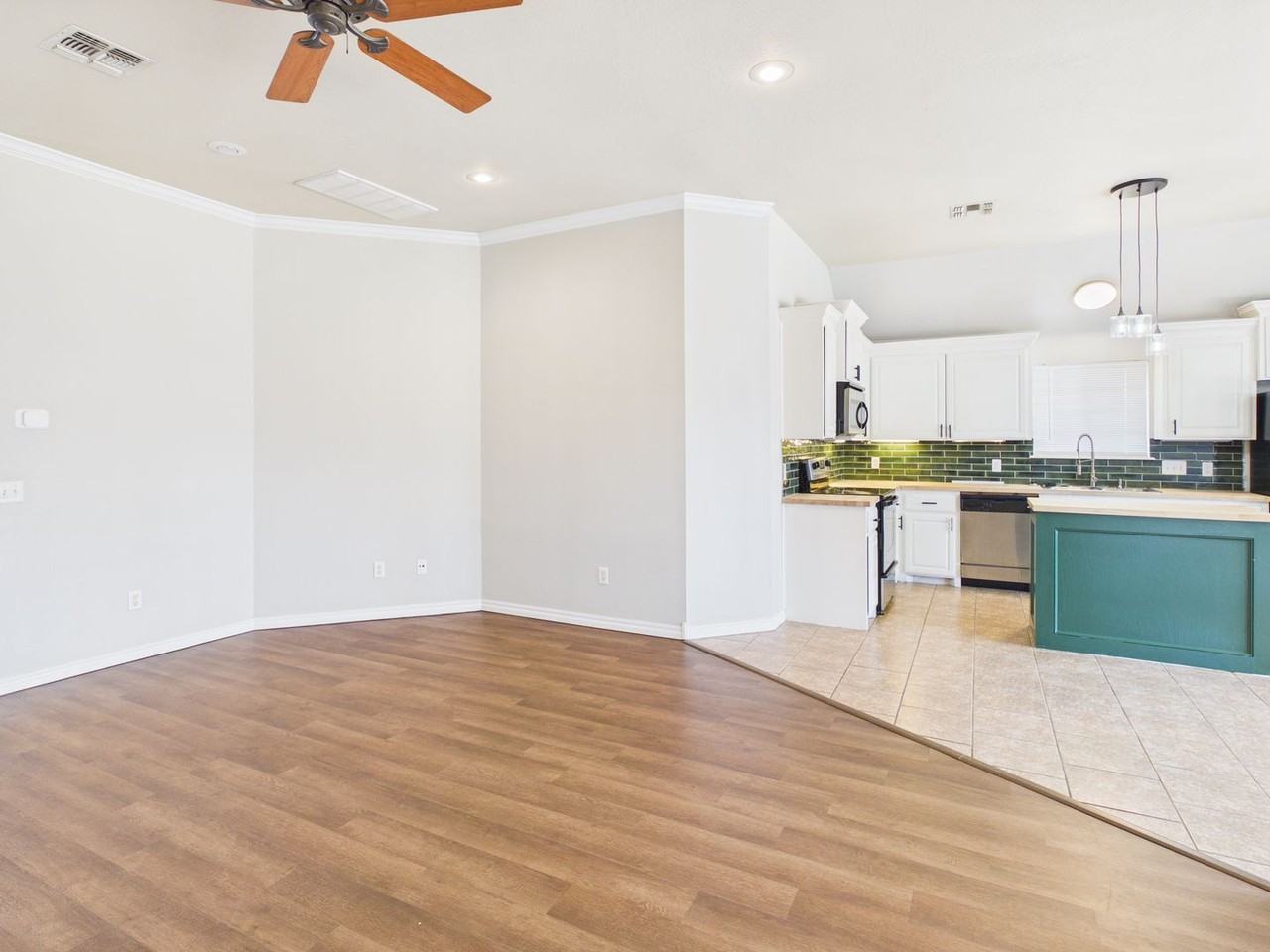 319 Sw Coral Ave - Photo 5 of 25