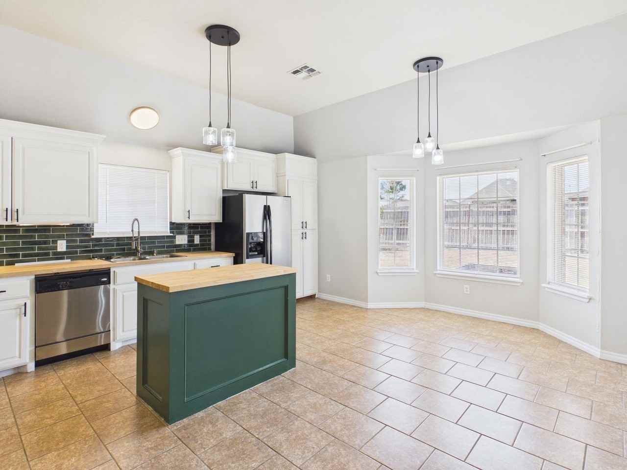 319 Sw Coral Ave - Photo 6 of 25