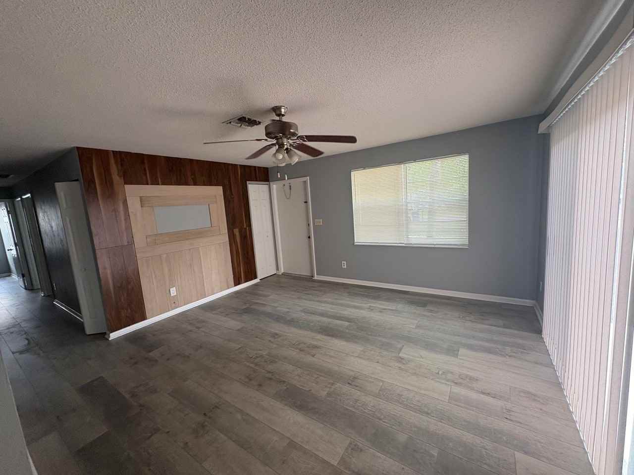 424 Valley Dr - Photo 4 of 20