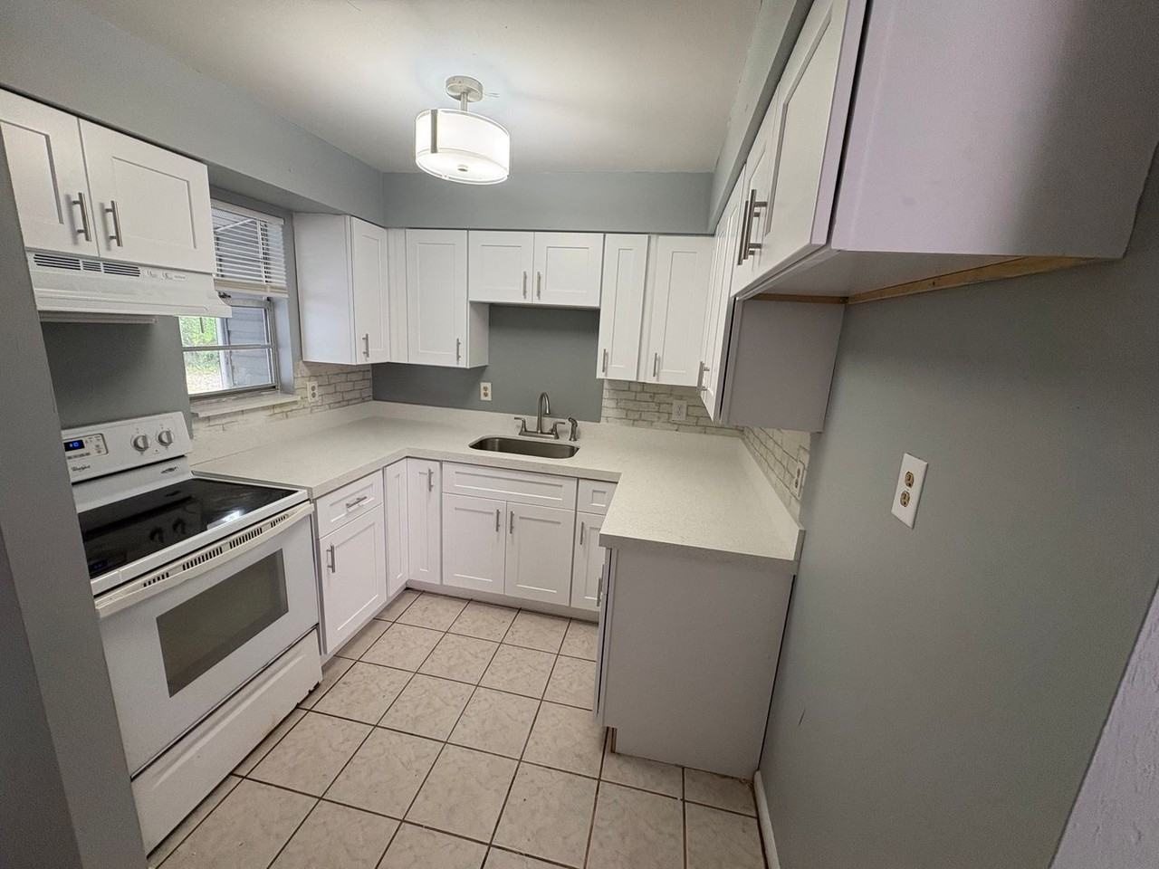 424 Valley Dr - Photo 6 of 20
