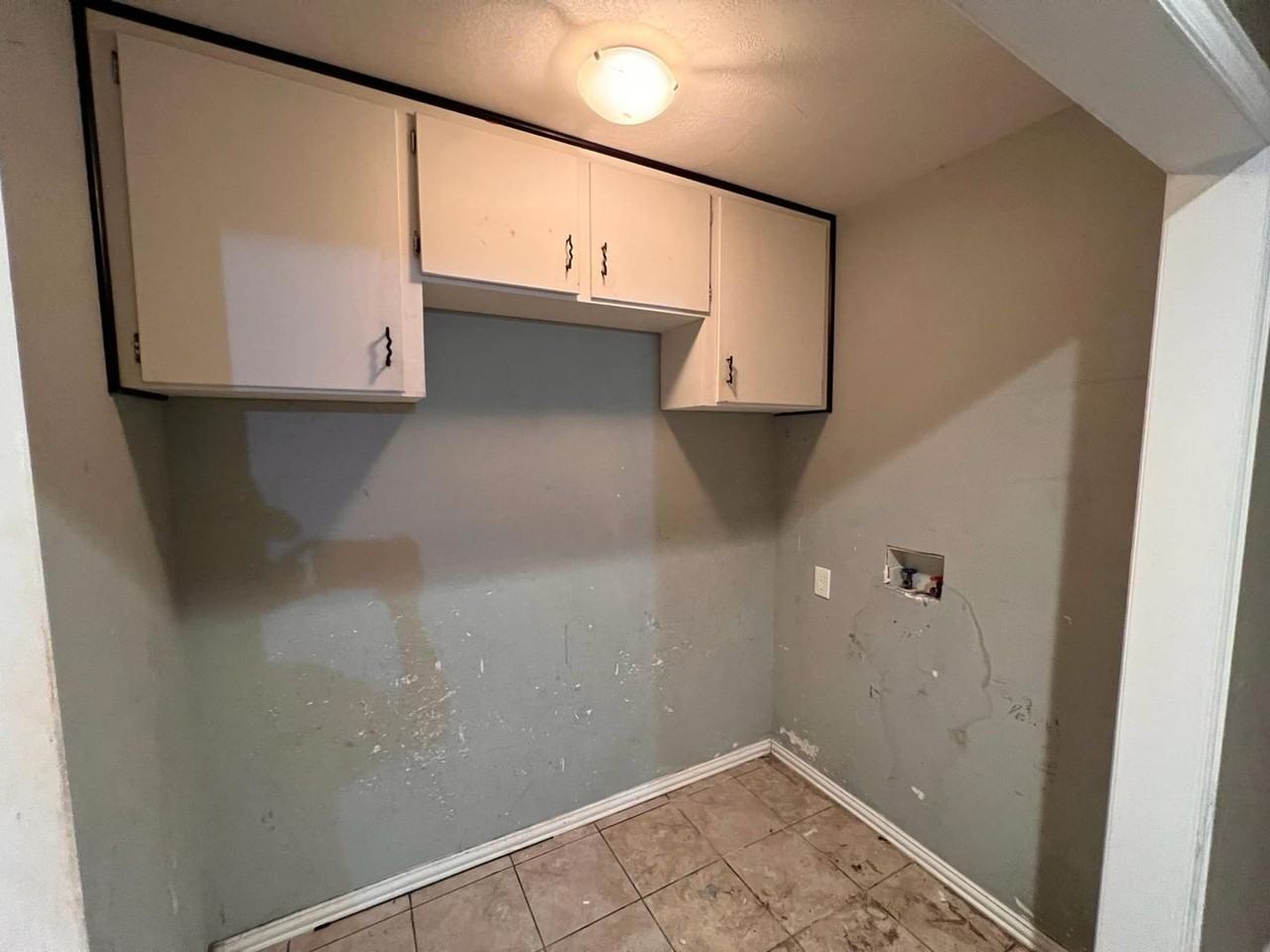 1501 Peru St - Photo 2 of 25