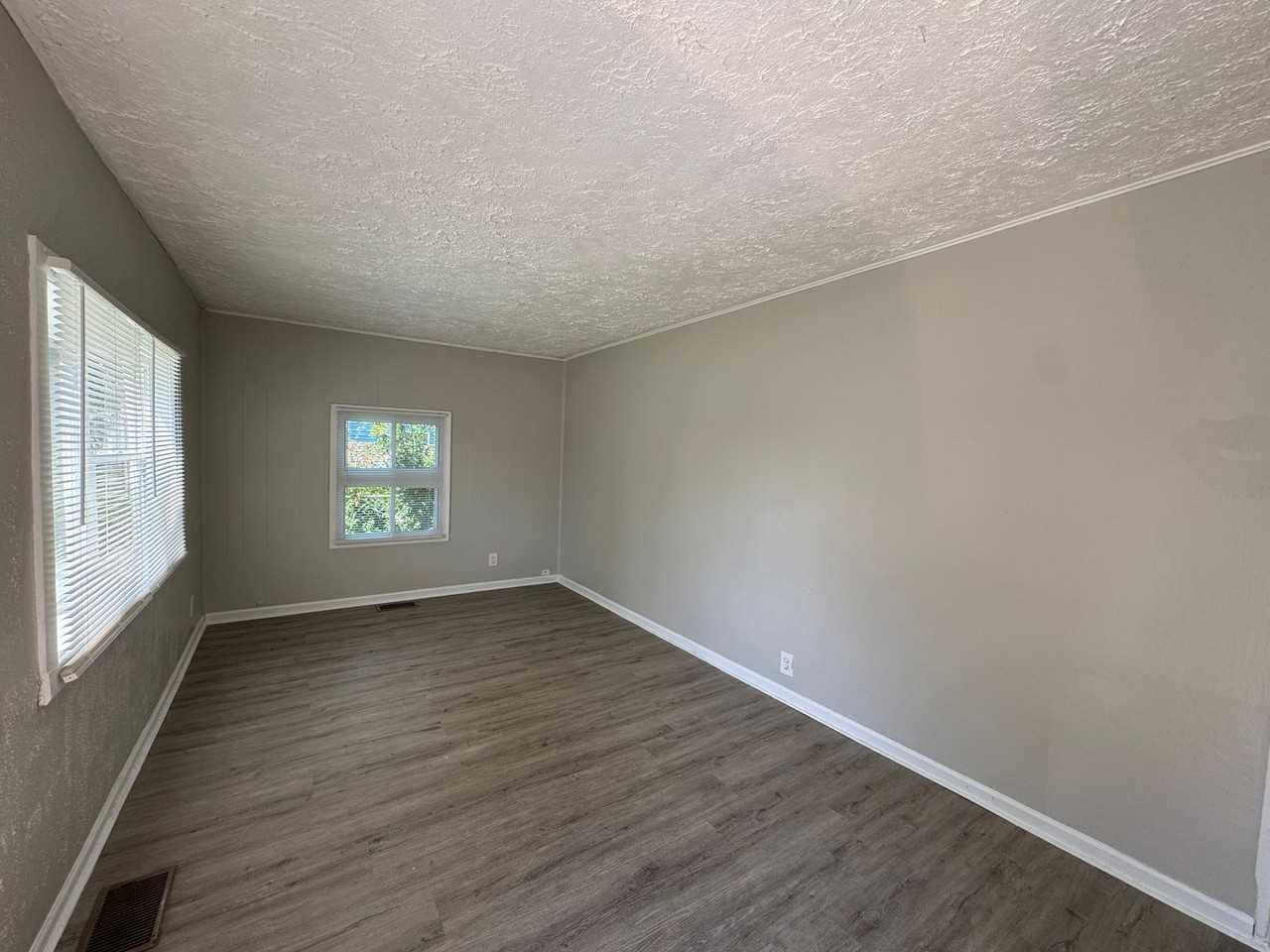 2453 N Goodlet Ave - Photo 2 of 28