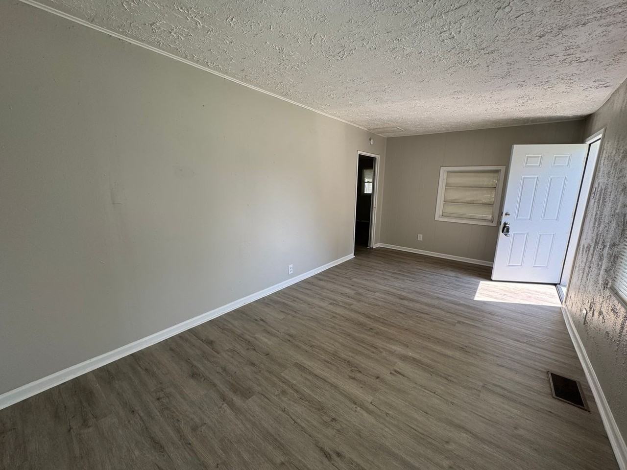 2453 N Goodlet Ave - Photo 3 of 28