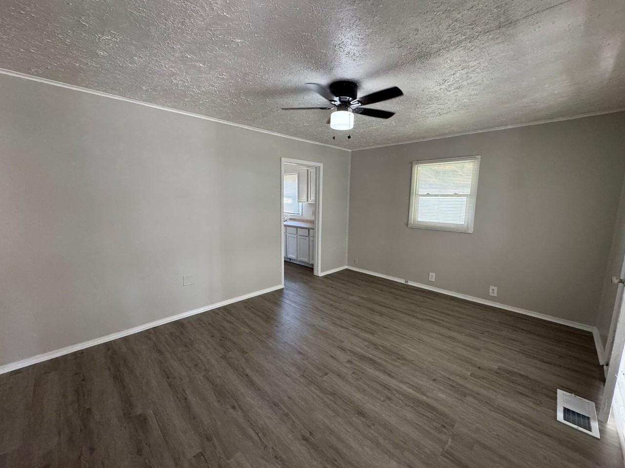 2453 N Goodlet Ave - Photo 5 of 28