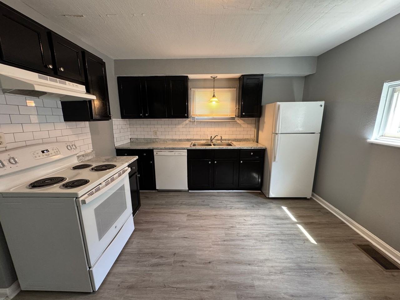 4350 Norwaldo Ave - Photo 5 of 18